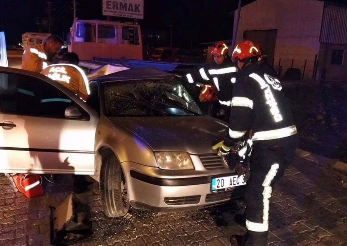 DENİZLİ’NİN ACIPAYAM İLÇESİNDE HENÜZ BİLİNMEYEN NEDENLE KONTROLLÜNÜ KAYBEDEN GENÇ SÜRÜCÜ KAZA...