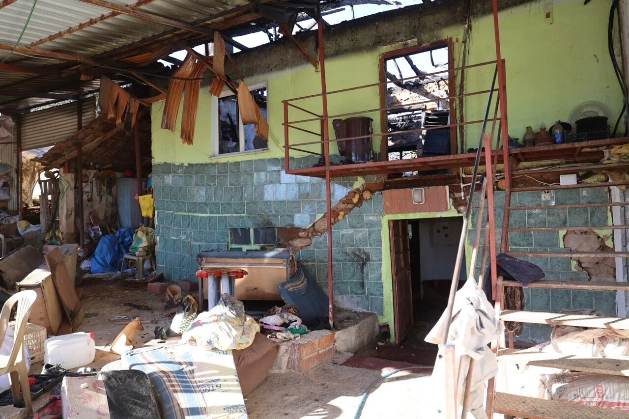 DENİZLİ’NİN TAVAS İLÇESİNDE ELEKTRİK PANOSU SEBEBİYLE BİR EVDE YANGIN ÇIKTI. YANGINDA EVLERİ...