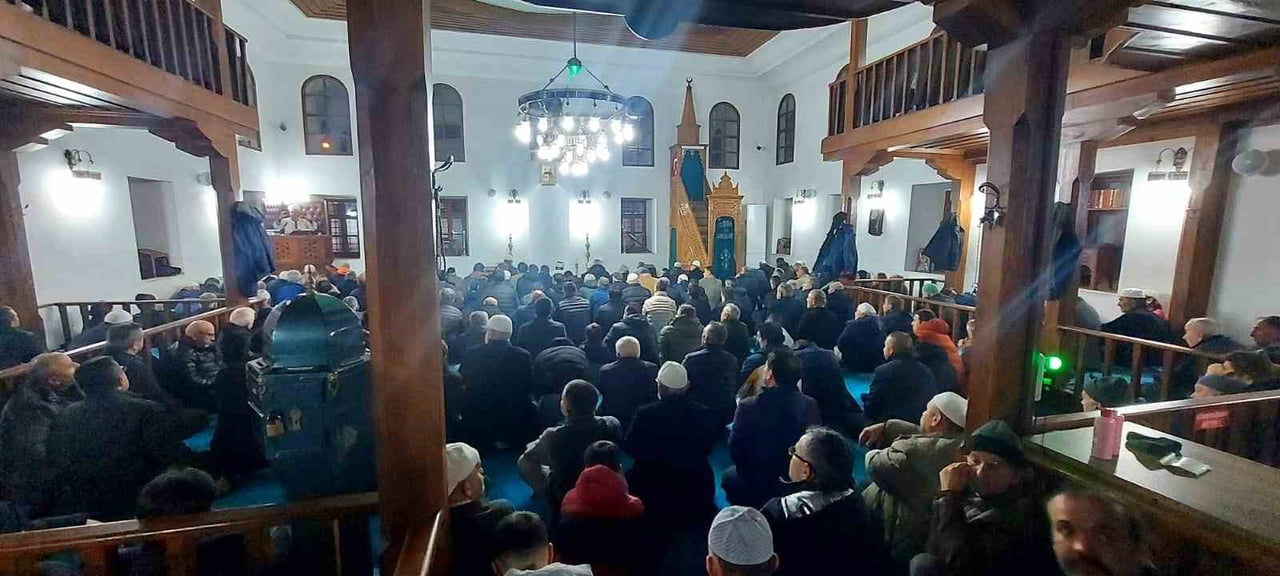 DEVREK'TE REGAİP KANDİLİ COŞKU İÇERİSİNDE KUTLANDI