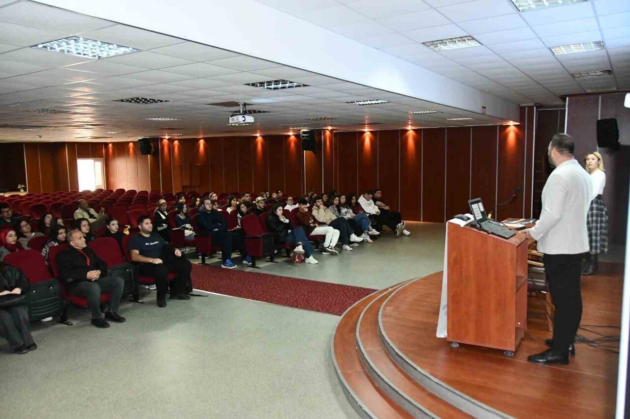 DİDİM MYO’LU ÖĞRENCİLERE YURTDIŞI VE KARİYER FIRSATLARI EĞİTİMİ VERİLDİ