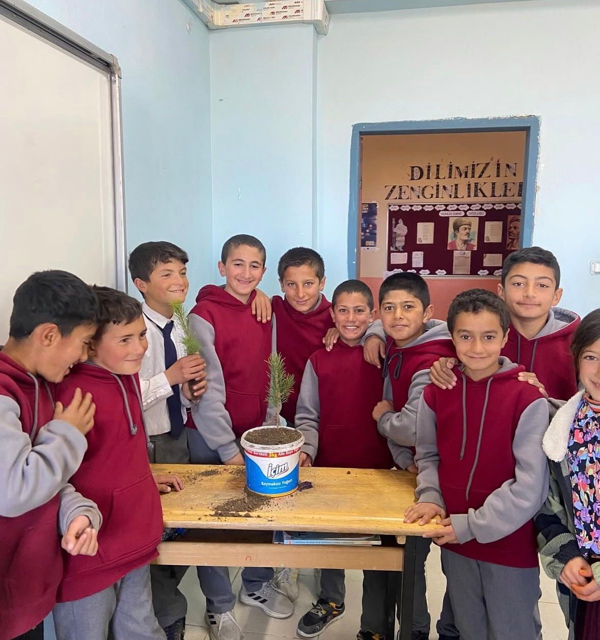 DİYADİN'DE MİNİK ELLER TOPRAĞA UMUT EKTİ