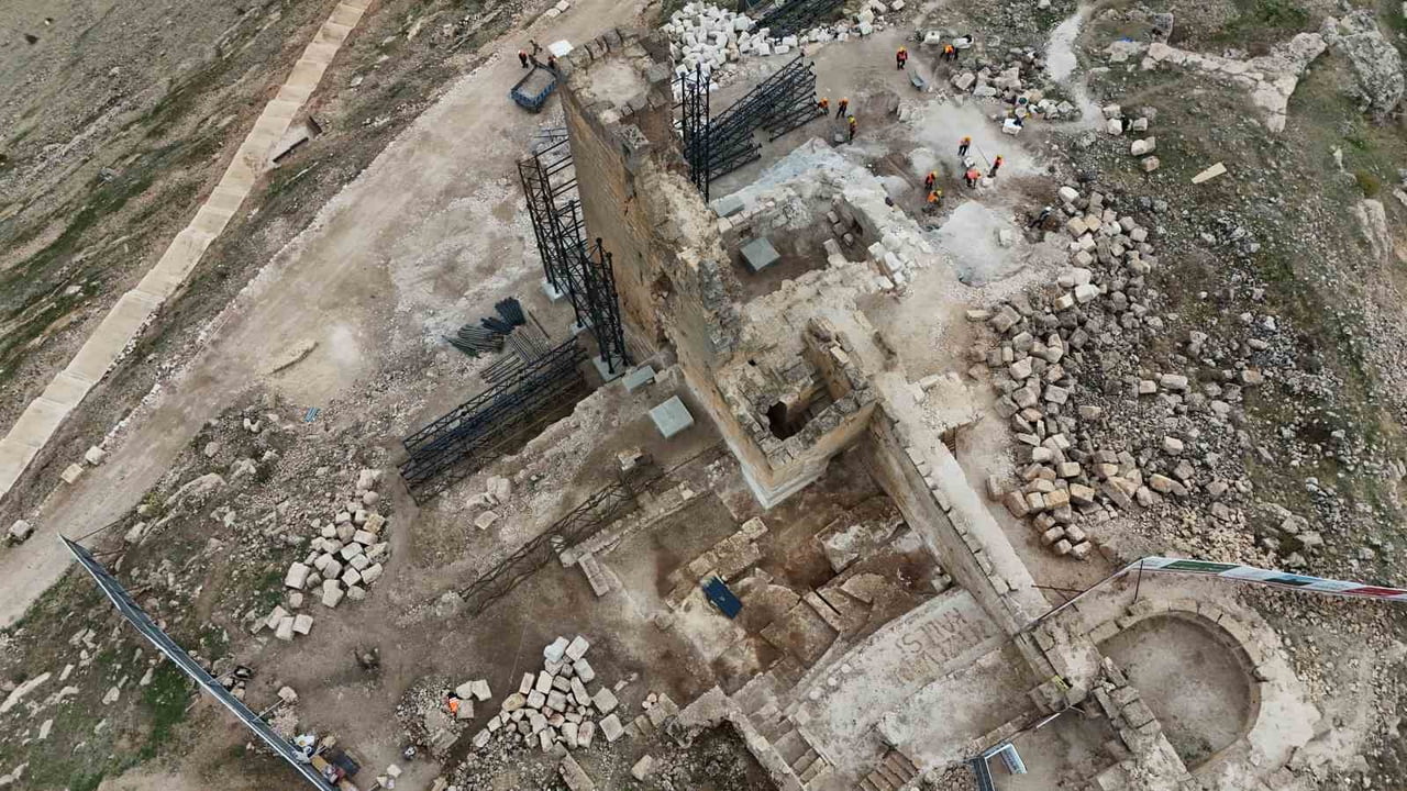 DİYARBAKIR'DA BULUNAN ROMA İMPARATORLUĞU'NUN DOĞUDAKİ SON GARNİZONU ZERZEVAN KALESİ'NDE GÜNEY KULE...