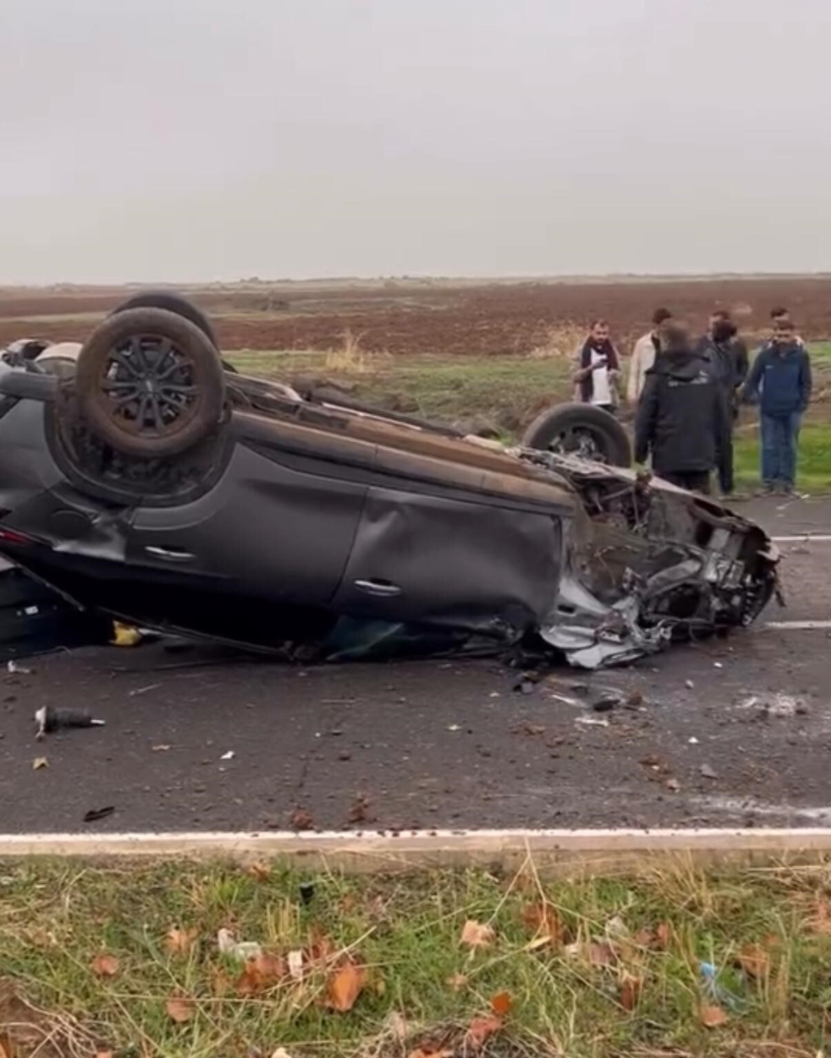DİYARBAKIR'IN BAĞLAR İLÇESİNDE OTOMOBİLİN TAKLA ATAMASI SONUCU SÜRÜCÜ YARALANDI.