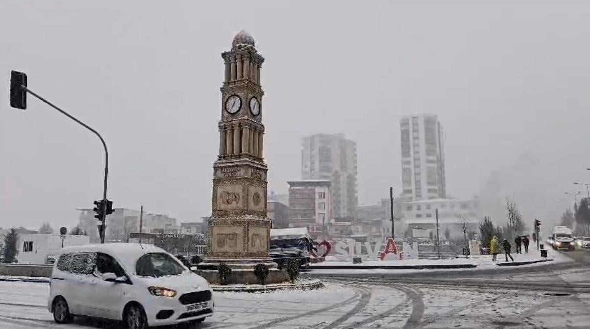DİYARBAKIR'IN SİLVAN, DİCLE, ERGANİ VE HAZRO İLÇESİNDE OKULLAR KAR YAĞIŞI NEDENİYLE 1 GÜN TATİL...