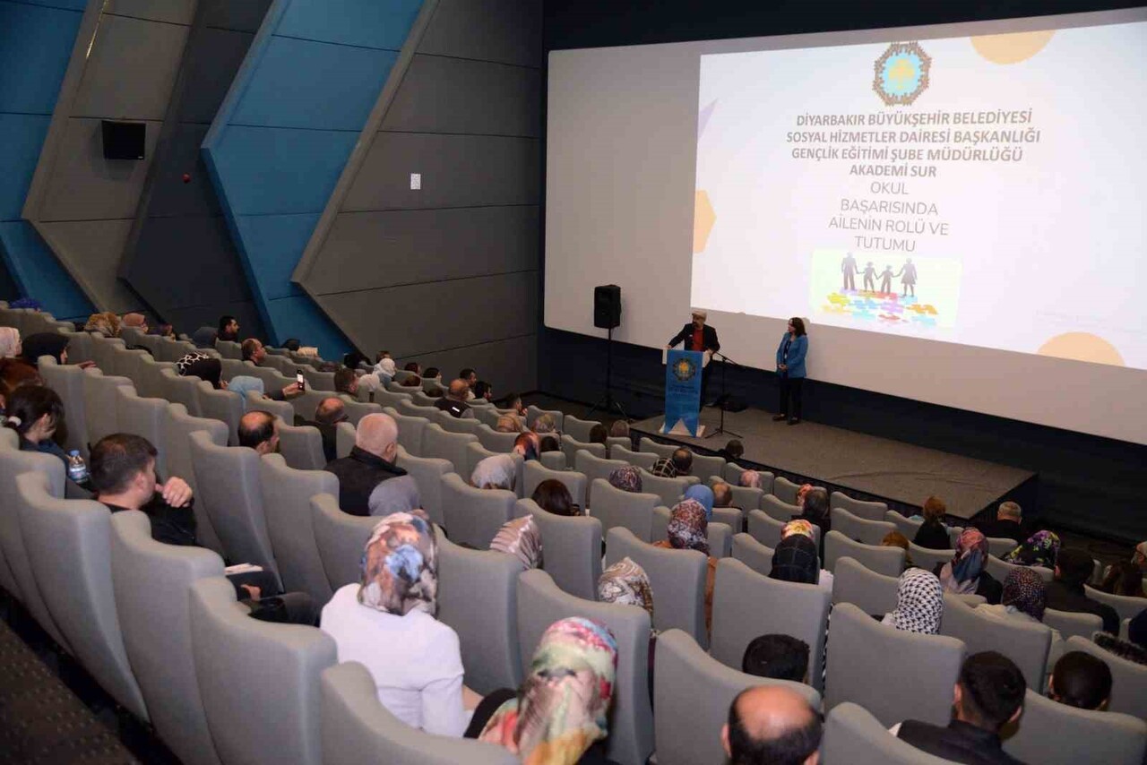 DİYARBAKIR BÜYÜKŞEHİR BELEDİYESİ, ÇOCUĞUN AKADEMİK BAŞARISINDA AİLENİN BELİRLEYİCİ ROLÜNÜ ANLATMAK...
