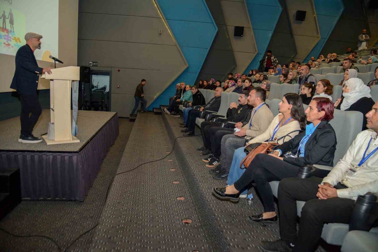 DİYARBAKIR BÜYÜKŞEHİR BELEDİYESİ, ÇOCUĞUN AKADEMİK BAŞARISINDA AİLENİN BELİRLEYİCİ ROLÜNÜ ANLATMAK...