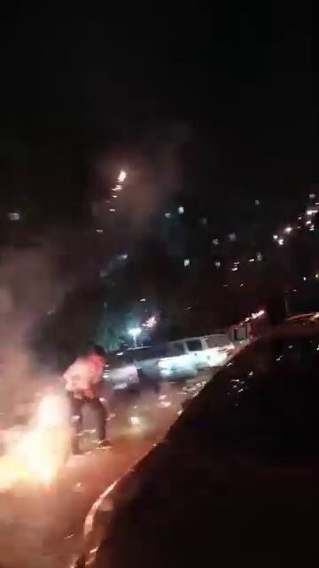 DİYARBAKIR’DA DÜĞÜN SONRASI ATILAN HAVAİ FİŞEKLER BİR KİŞİNİN ELİNDE PATLADI. OLAYDA FACİADAN...