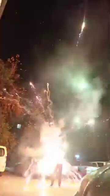 DİYARBAKIR’DA DÜĞÜN SONRASI ATILAN HAVAİ FİŞEKLER BİR KİŞİNİN ELİNDE PATLADI. OLAYDA FACİADAN...