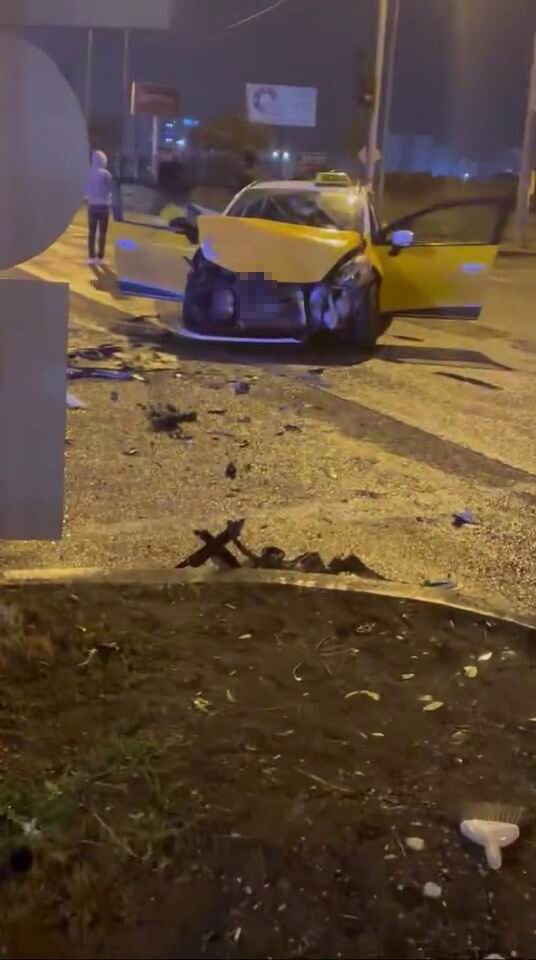 DİYARBAKIR’DA İKİ ARACIN ÇARPIŞMASI SONUCU MEYDANA GELEN TRAFİK KAZASINDA 2 KİŞİ...