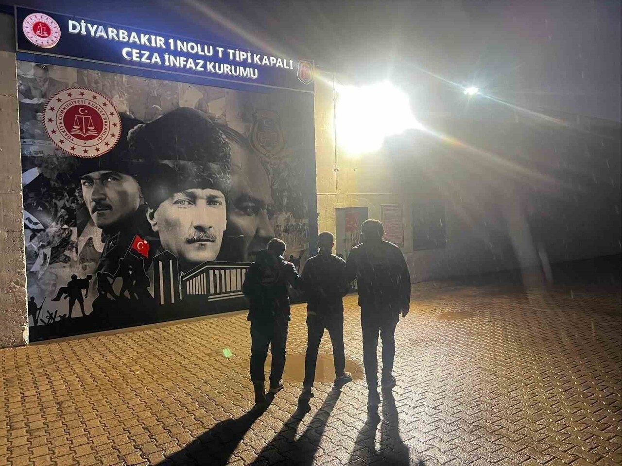 DİYARBAKIR’DA JANDARMA EKİPLERİNCE DÜZENLENEN OPERASYONLARDA HAKLARINDA KESİNLEŞMİŞ HAPİS CEZASI...