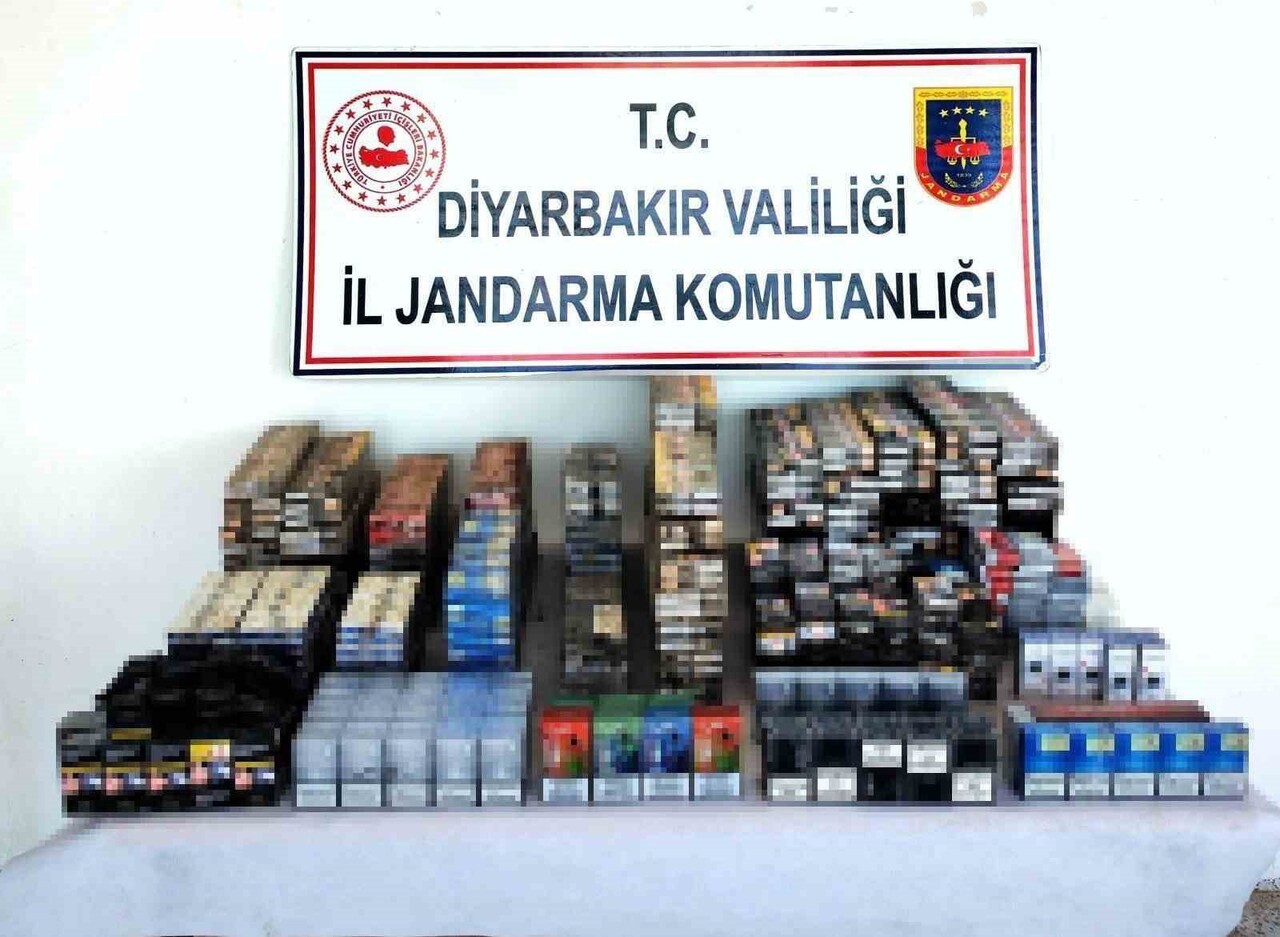DİYARBAKIR’DA JANDARMA EKİPLERİNİN OPERASYONLARINDA 66 ŞÜPHELİYE YASAL İŞLEM YAPILIRKEN, SİLAH VE...