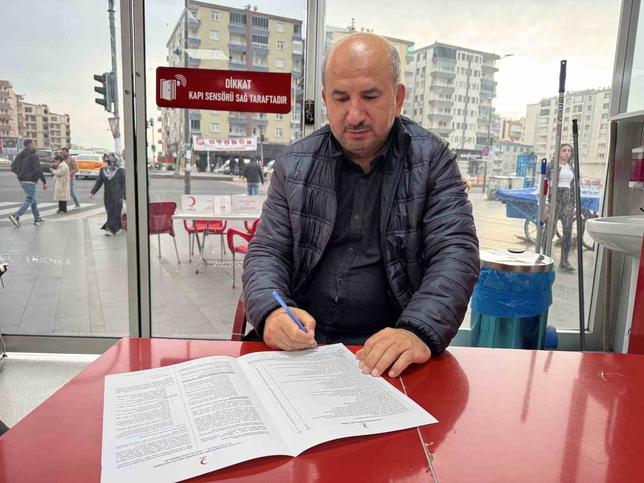 DİYARBAKIR’DA YAŞAYAN 51 YAŞINDAKİ KAMU İŞÇİSİ MUTLU DEMİRCİ, GEÇİRDİĞİ BİR RAHATSIZLIK NEDENİ İLE...