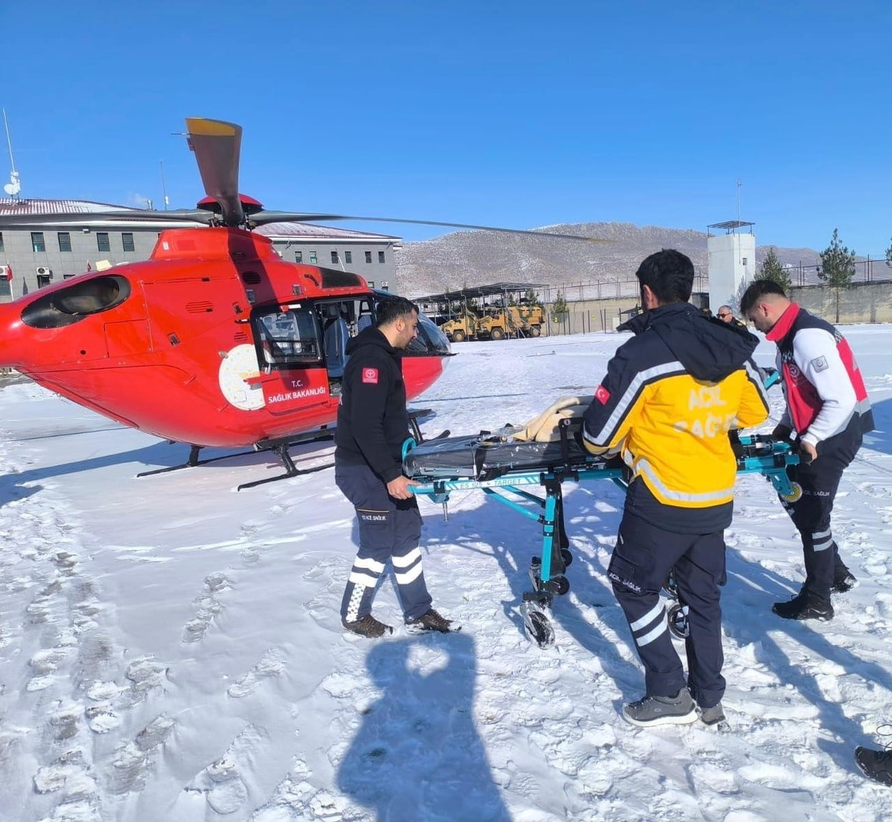 DİYARBAKIR İL SAĞLIK MÜDÜRLÜĞÜ, KIŞ ŞARTLARININ ETKİSİNİ ARTIRDIĞI GÜNLERDE DAHİ VATANDAŞLARIN...