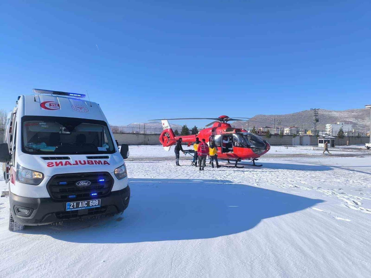 DİYARBAKIR İL SAĞLIK MÜDÜRLÜĞÜ, KIŞ ŞARTLARININ ETKİSİNİ ARTIRDIĞI GÜNLERDE DAHİ VATANDAŞLARIN...