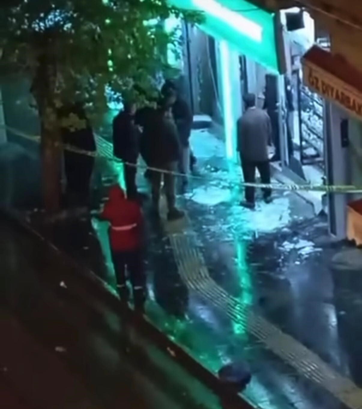 DİYARBAKIR’IN BAĞLAR İLÇESİNDE BİR TEKEL BAYİSİNE PATLAYICI MADDE ATILMASI OLAYINA KARIŞAN SUÇA...