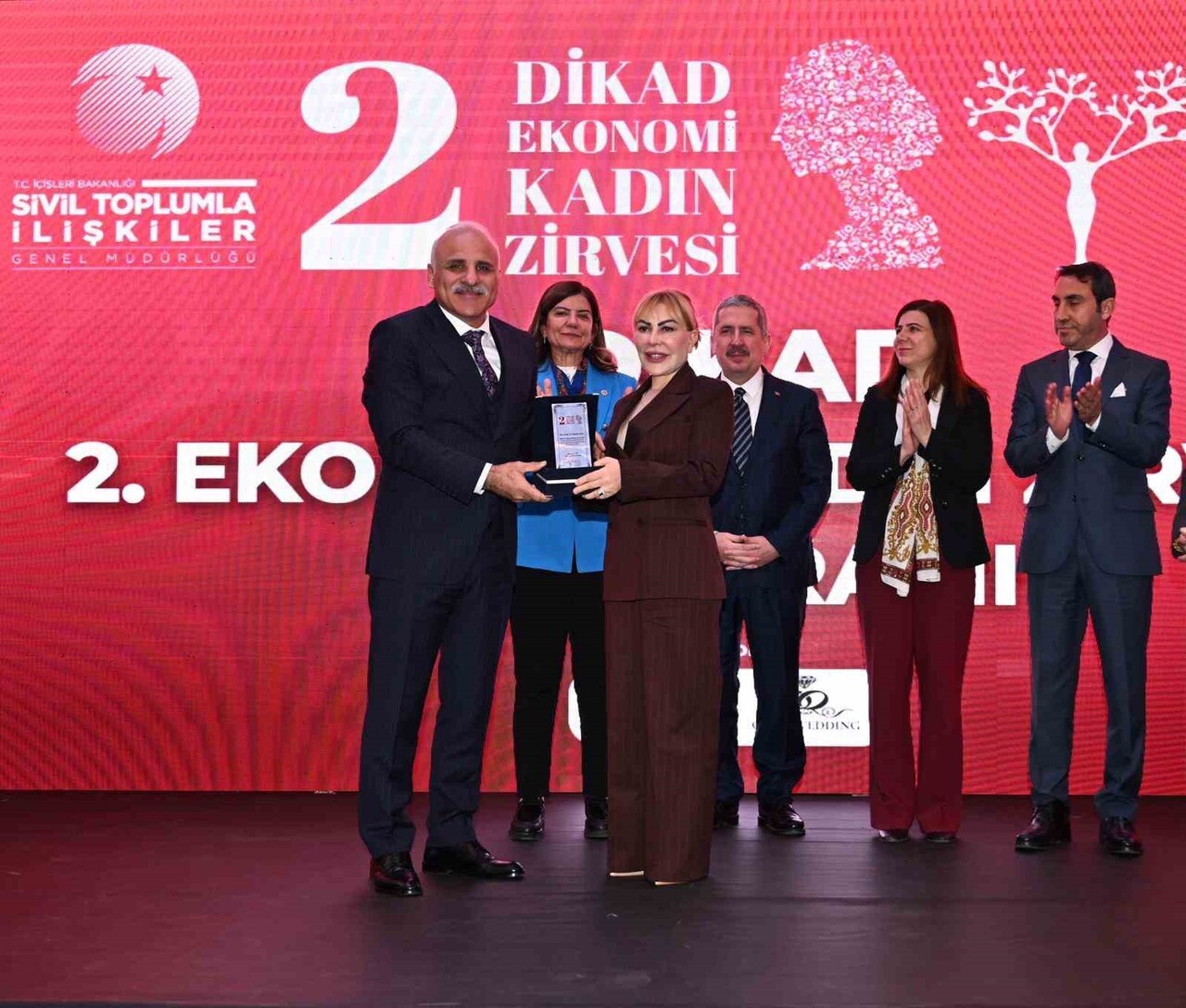 DİYARBAKIR İŞ KADINLARI DERNEĞİ (DİKAD) TARAFINDAN BİR OTELDE DÜZENLENEN “DİKAD 2. EKONOMİ KADIN...