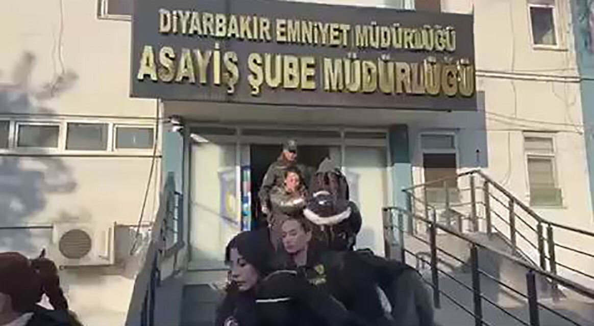 DİYARBAKIR MERKEZLİ 6 İLDE DÜZENLENEN FUHUŞ OPERASYONUNDA 25 KİŞİ TUTUKLANDI.