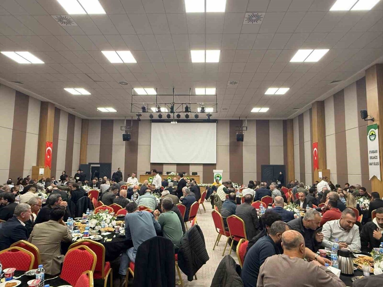 DİYARBAKIR VALİSİ MURAT ZORLUOĞLU'NUN KATILIMIYLA "SANAYİCİ İLE İSTİŞARE TOPLANTISI"...