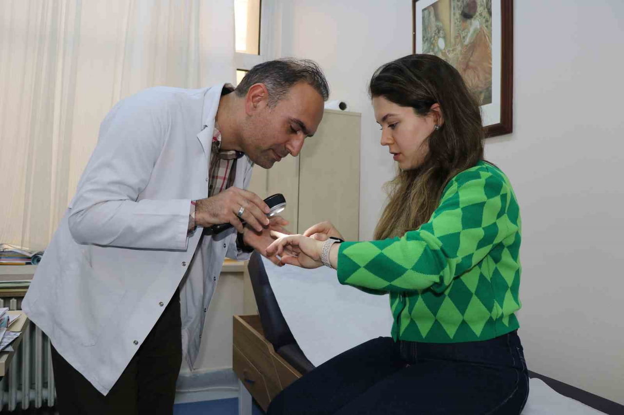 DOÇ. DR. MUSTAFA TOSUN, KIŞ AYLARINDA DÜŞEN SICAKLIK VE ARTAN RÜZGARLARIN CİLT KURULUĞU VE...