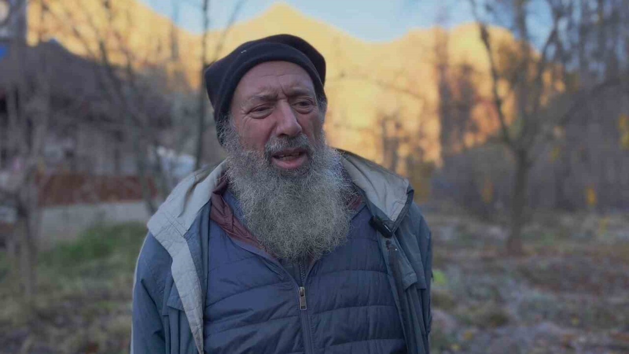 DOĞADAN VE ÇEVRESİNDEN TOPLADIĞI ATIK MALZEMELERİ YENİDEN DEĞERLENDİREN ŞİMŞEK, ÖZELLİKLE...