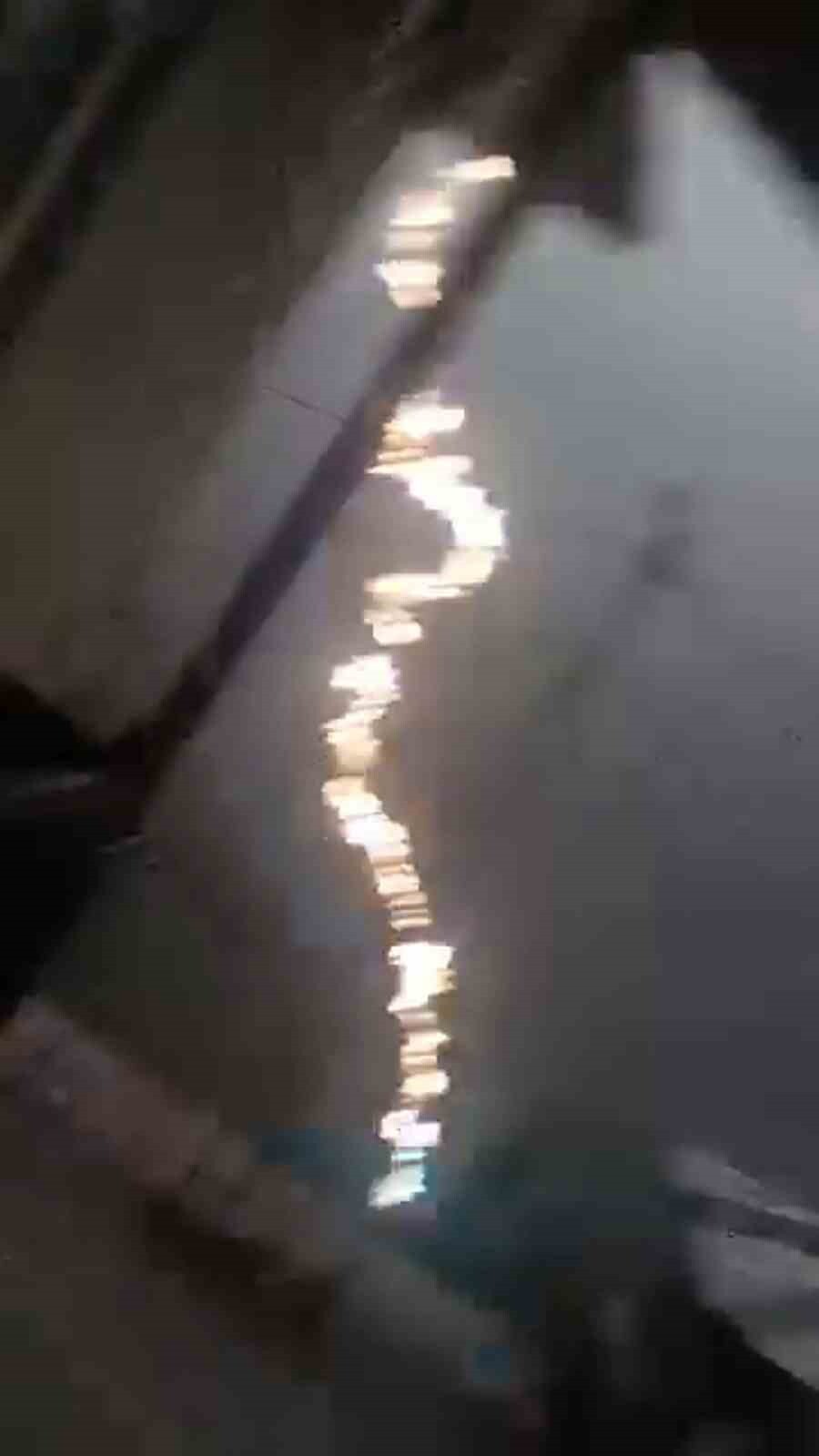 DOĞU KARADENİZ BÖLGESİNDE YAĞMURLA BİRLİKTE GELEN GÖK GÜRÜLTÜSÜ VE ŞİMŞEKLER CEP TELEFONLARINA...