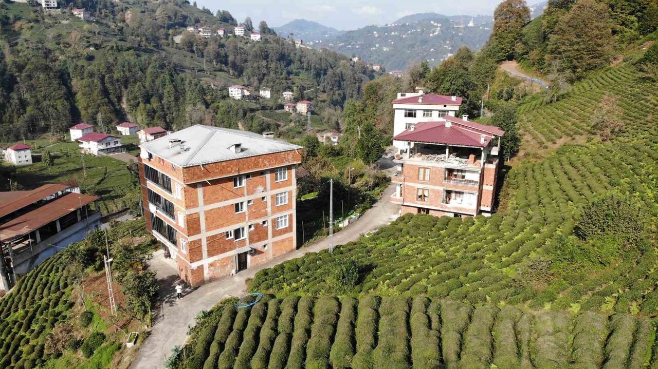 DOĞU KARADENİZ’İN ESTETİĞİNİ BOZAN YAPILARIN SIVASIZ TUĞLALI OLUŞU, ENERJİ VERİMLİLİĞİ VE...