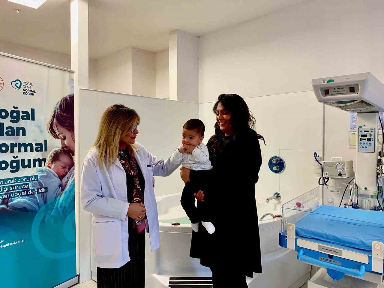 DOĞUM AĞRILARINI AZALTMASIYLA BİLİNEN ‘SUDA DOĞUM’ YÖNTEMİ ANNE ADAYLARINDAN YOĞUN İLGİ...