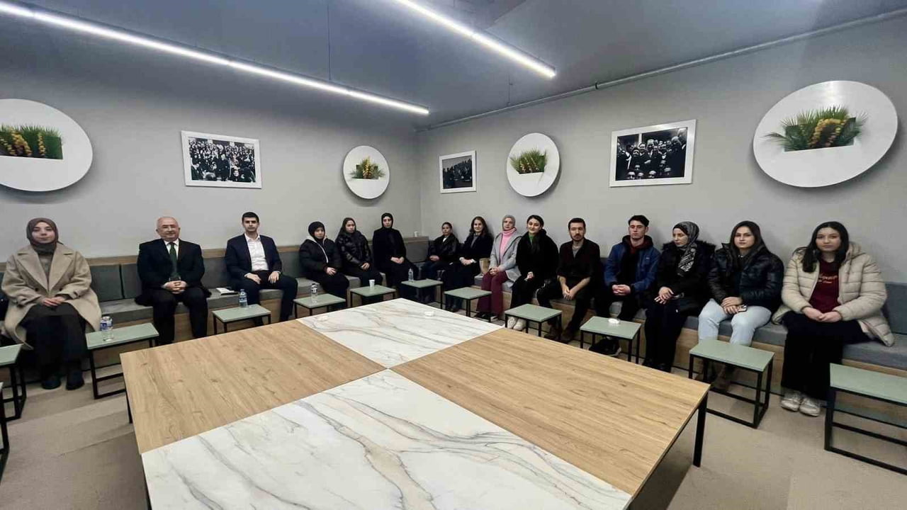 DUMLUPINAR’DA KİTAP SÖYLEŞİSİ GERÇEKLEŞTİRİLDİ