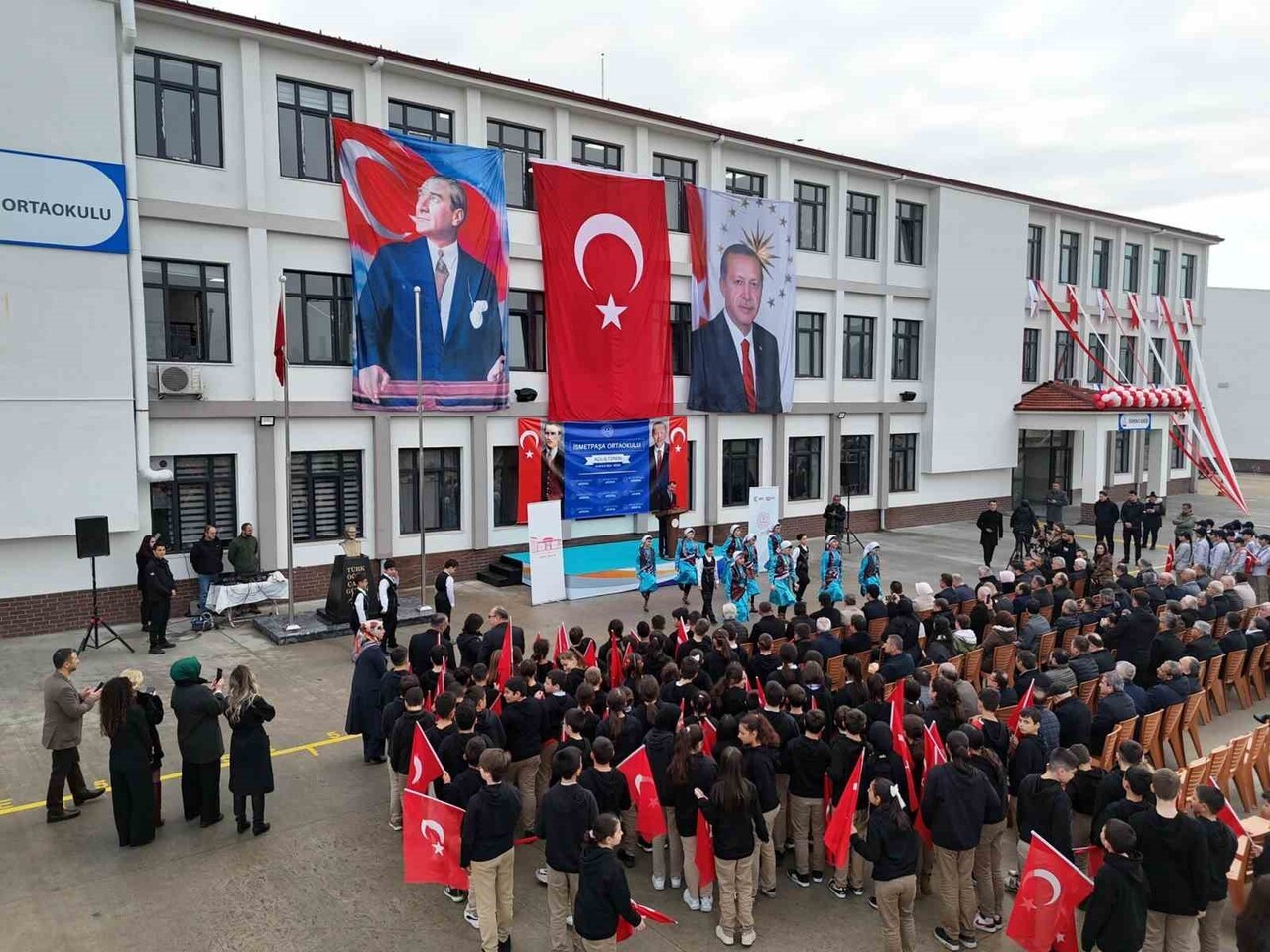 DÜZCE'DE EĞİTİM YATIRIMLARI HIZ KESMEDEN DEVAM EDİYOR. DÜZCE KENT MERKEZİNDE BULUNAN VE TRAFİKTE...