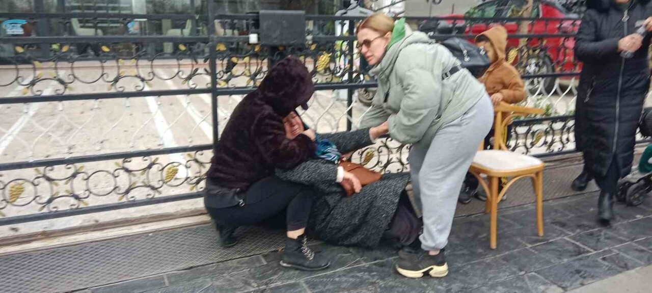 DÜZCE'DE İFLAS GEREKÇESİYLE KAPANAN KUYUMCUDA PARALARININ VE ALTINLARININ KALDIĞINI, MAĞDUR...