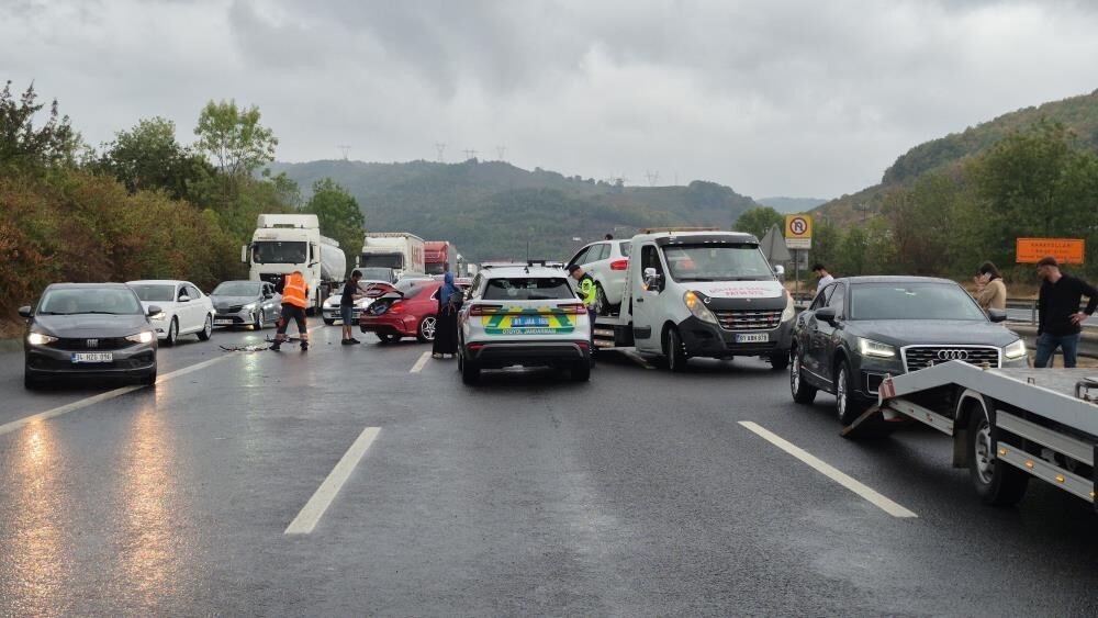 DÜZCE'DE ON BİR AYDA 2 BİN 471 TRAFİK KAZASI MEYDANA GELDİ. (ARŞİV)