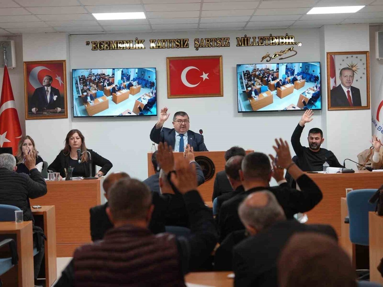 DÜZCE BELEDİYE MECLİSİ BÜTÇE DÜZENLEMELERİ, İMAR DEĞİŞİKLİKLERİ VE ÇALIŞMA YÖNETMELİKLERİNİN DE...