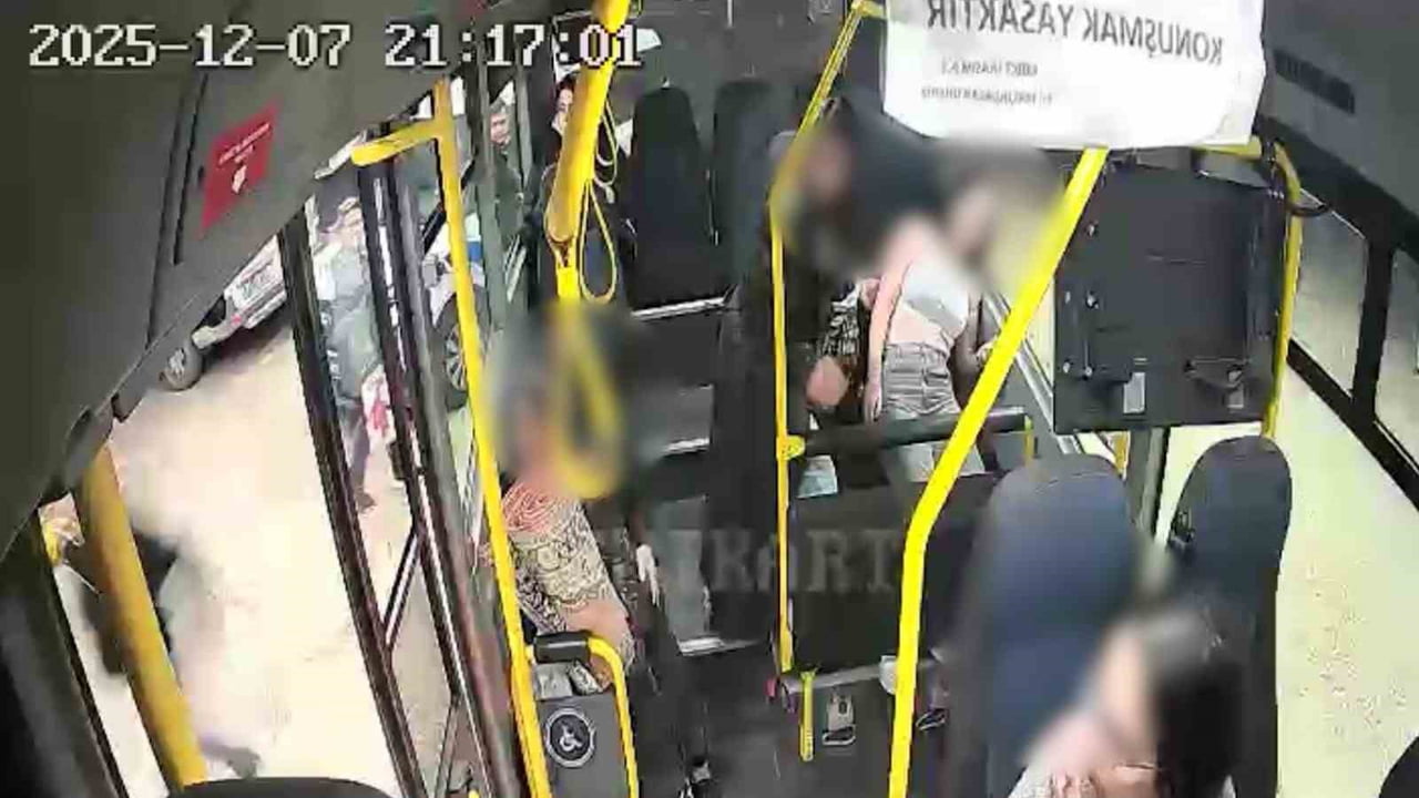 DÜZCE BELEDİYESİ ÖZEL HALK OTOBÜSLERİ RAHATSIZLANAN YOLCULAR İÇİN GÜZERGAHLARINDAN ÇIKARAK...