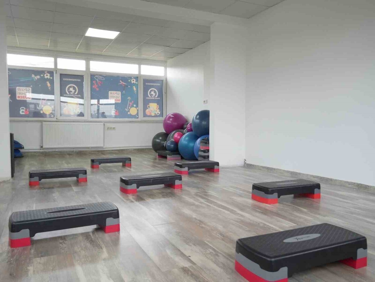 DÜZCE BELEDİYESİ, SAĞLIKLI YAŞAMI DESTEKLEYEN PROJELERİNE BİR YENİSİNİ DAHA EKLEDİ. GENÇLİK VE...