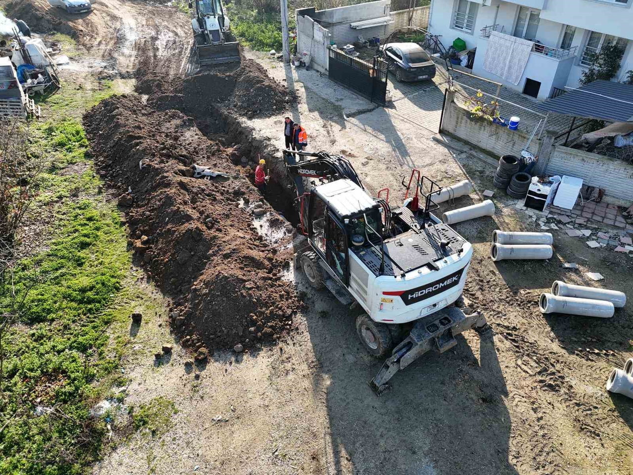 DÜZCE BELEDİYESİ SU VE KANALİZASYON MÜDÜRLÜĞÜ, 2025 YILINDA 14 BİN 554 KANAL AÇMA, 8 BİN 505...