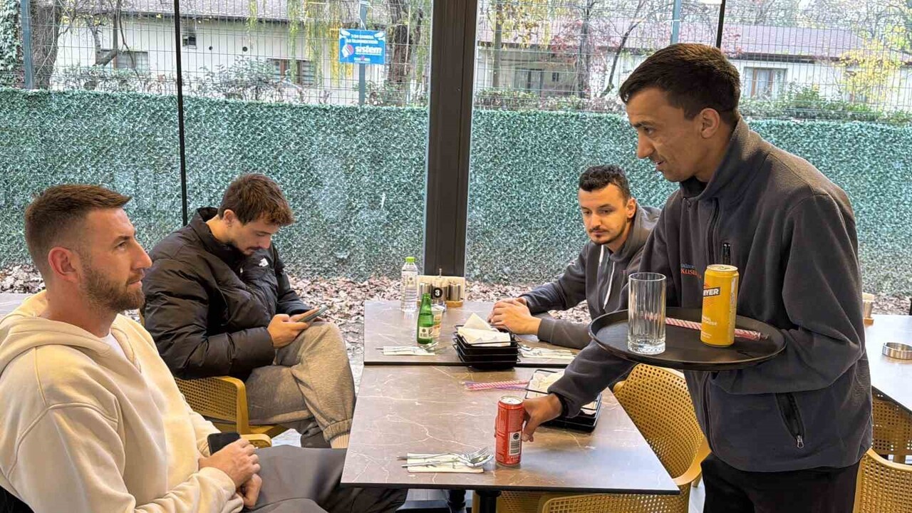 DÜZCE’DE 2017 YILINDA HİZMETE AÇILAN VE DOWN SENDROMLULARIN ÇALIŞTIĞI KUSURSUZ KAFE, KUSURSUZ...