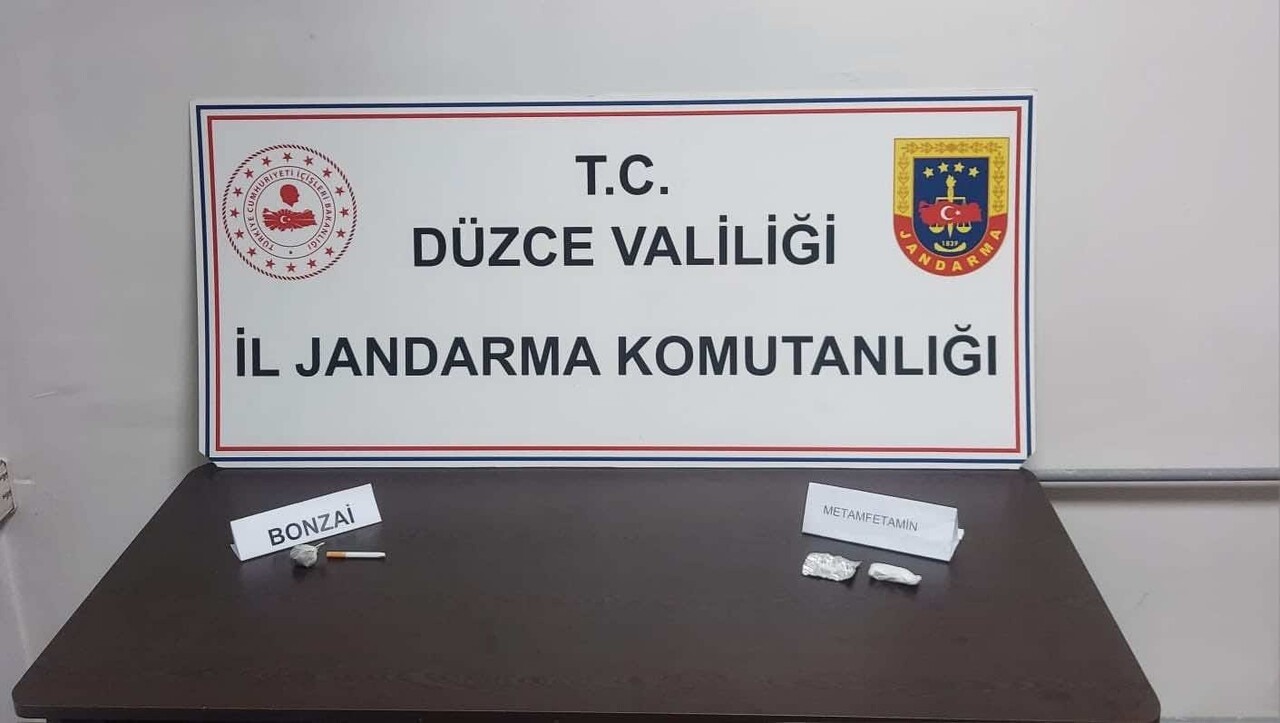 DÜZCE’DE JANDARMA NARKOTİK SUÇLARLA MÜCADELE EKİPLERİ TARAFINDAN GECE YARIŞI D100 KARAYOLU...