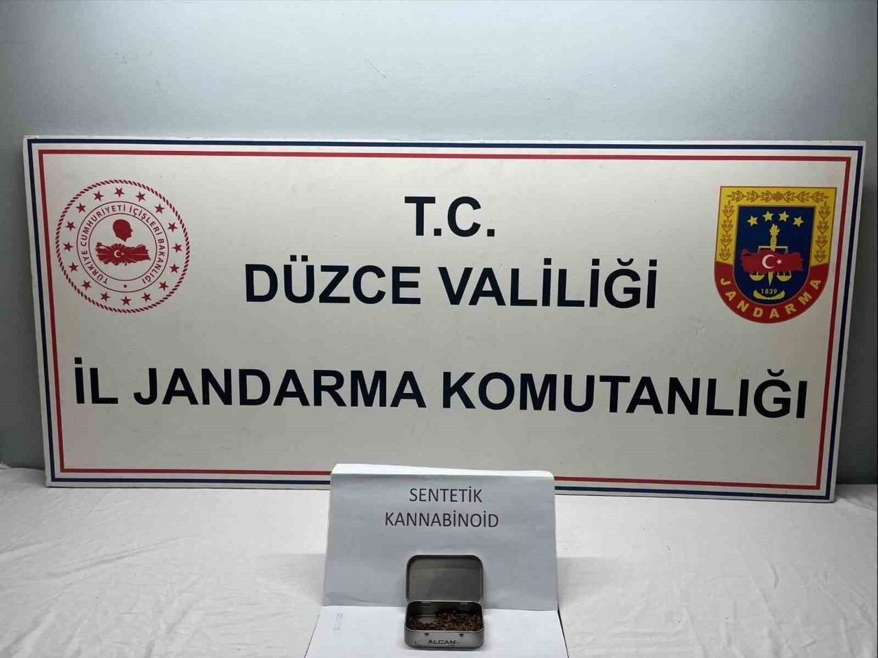 DÜZCE İL JANDARMA KOMUTANLIĞI EKİPLERİNİN DEVRİYE SIRASINDA DURUMUNDAN ŞÜPHELENEREK DURDURDUĞU...