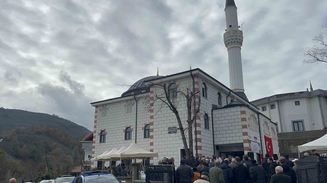 DÜZCE’NİN AKÇAKOCA İLÇESİ KOÇULLU KÖYÜ’NE İNŞA EDİLEN YENİ CAMİ, DÜZENLENEN TÖRENLE DUALAR...