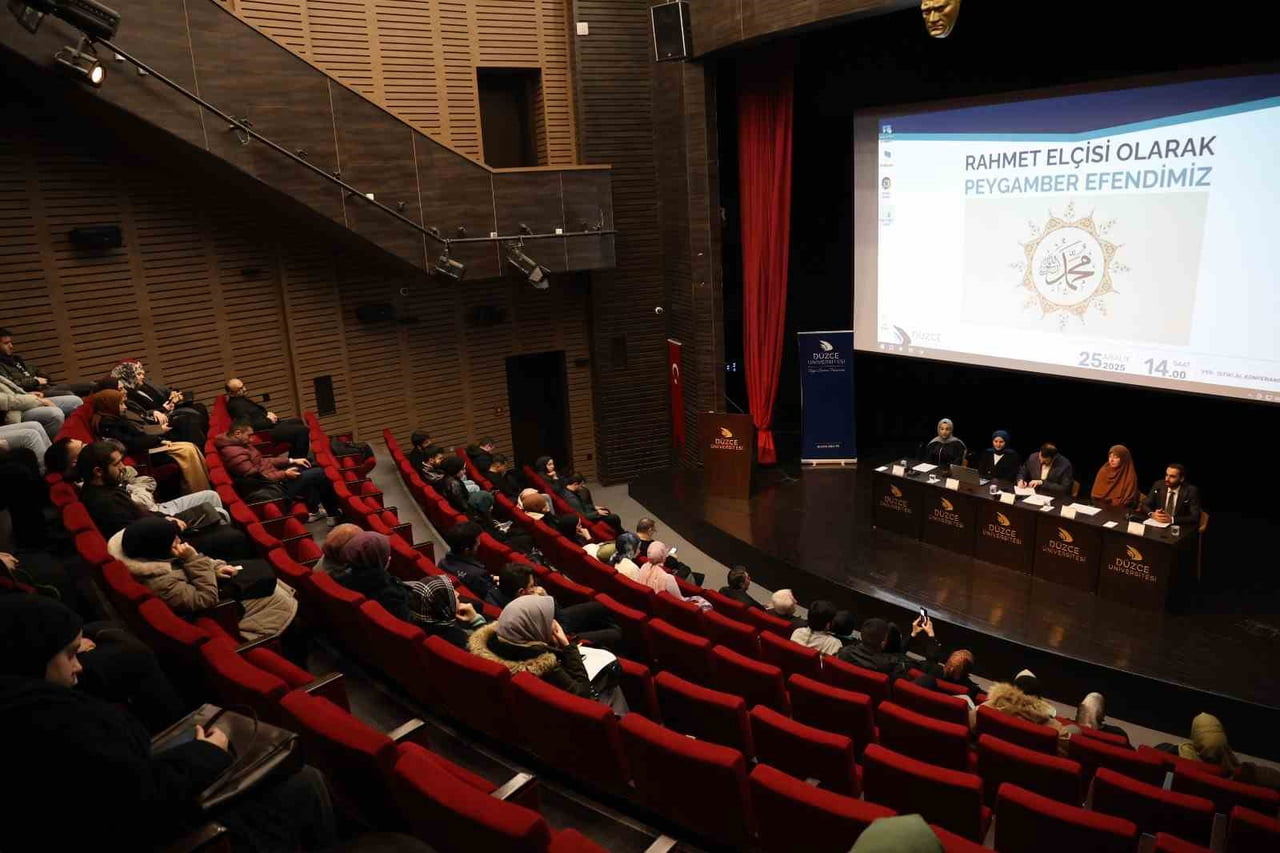 DÜZCE ÜNİVERSİTESİ İLAHİYAT FAKÜLTESİ İLE KARİYER GELİŞTİRME VE MEZUN İZLEME UYGULAMA ARAŞTIRMA...