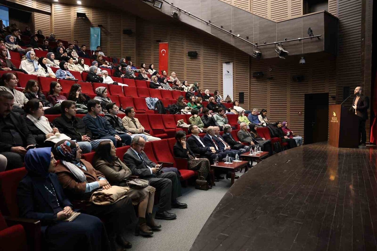 DÜZCE ÜNİVERSİTESİ TARAFINDAN DÜZENLENEN “BALKANLARDA TÜRK İZLERİ” BAŞLIKLI KONFERANS, GENİŞ BİR...