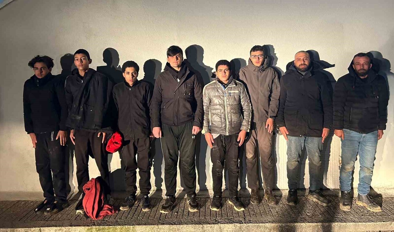 EDİRNE’DE ARALARINDA ÇOCUK VE KADINLARIN OLDUĞU 32 KAÇAK GÖÇMEN YUNANİSTAN’A KAÇAMADAN...