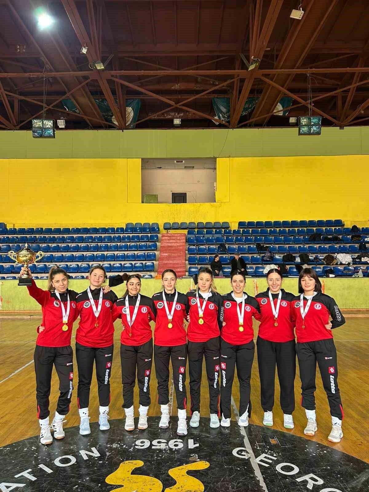 EGE YILDIZLARI HOKEY TAKIMI TİFLİS KUPASI'NI MUĞLA'YA GETİRDİ