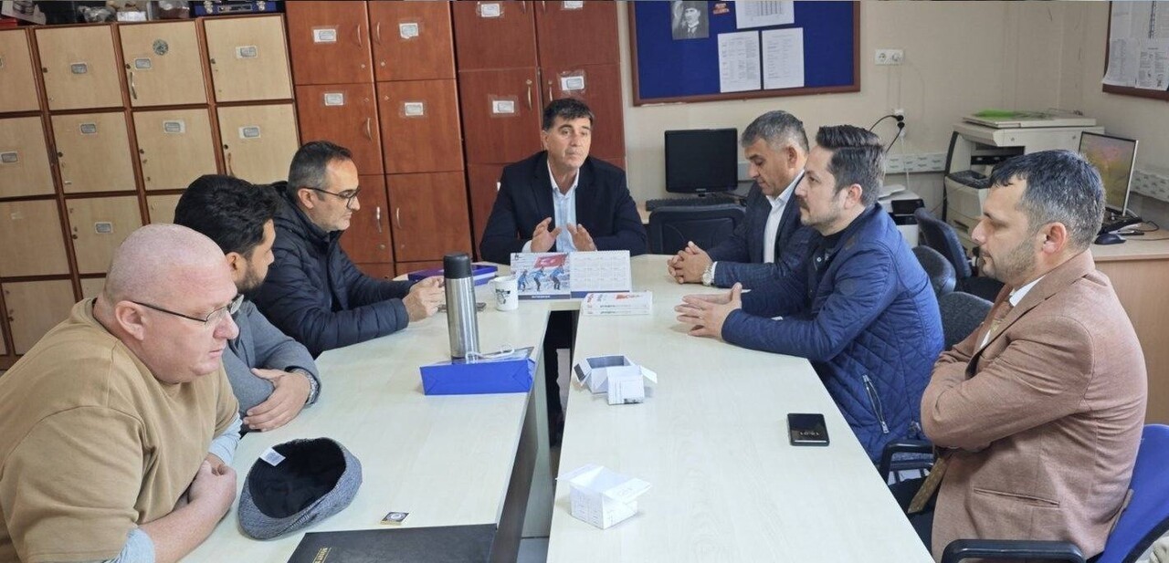 EĞİTİM-BİR-SEN MANİSA 1 NO’LU ŞUBE BAŞKANI AHMET YASAV VE YÖNETİM KURULU ÜYELERİ, KÖPRÜBAŞI...