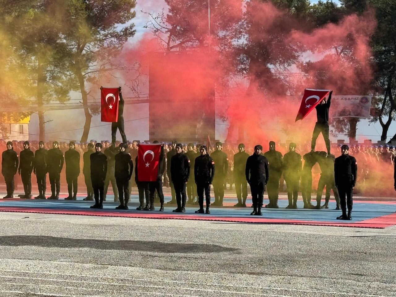 EĞİTİMLERİNİ TAMAMLAYAN 38. DÖNEM UZMAN ERBAŞLARIN MEZUNİYET TÖRENİ COŞKUYLA YAPILDI.