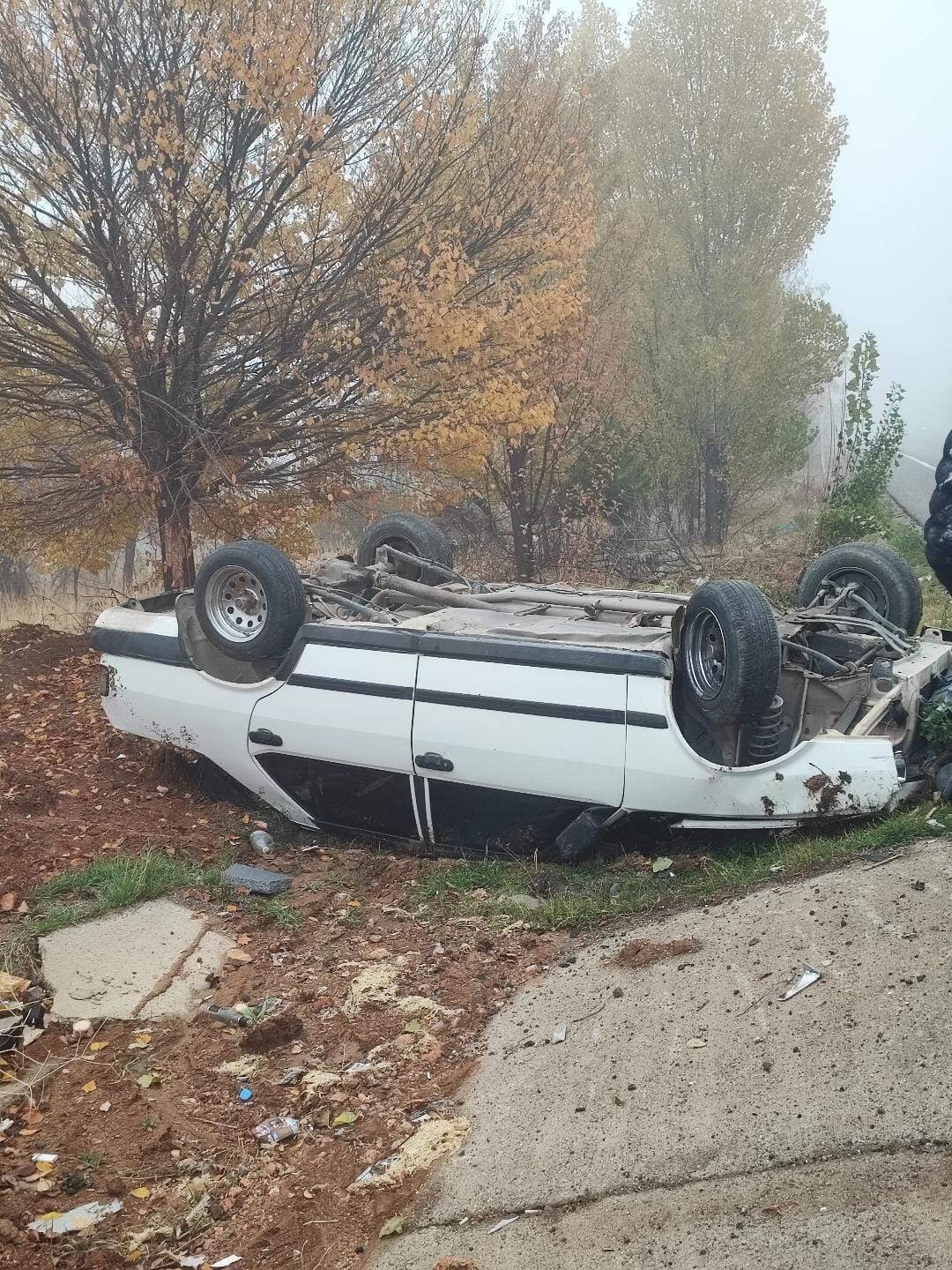 ELAZIĞ'DA SÜRÜCÜSÜNÜN DİREKSİYON HAKİMİYETİNİ KAYBETTİĞİ OTOMOBİL TAKLA ATTI. KAZADA SÜRÜCÜ HAFİF...