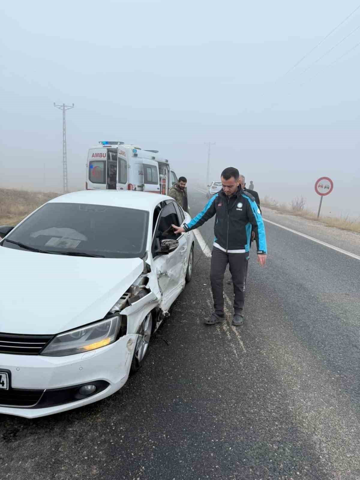ELAZIĞ BASKİL İLÇESİ YOLUNDA YOĞUN SİS NEDENİYLE İKİ ARACIN ÇARPIŞMASI SONUCU MEYDANA GELEN KAZADA...
