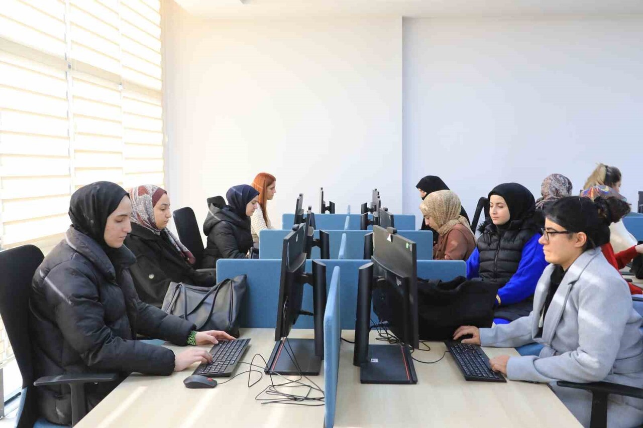 ELAZIĞ BELEDİYESİ BÜNYESİNDE GENÇLERE VE ÖZEL BİREYLERE YÖNELİK GERÇEKLEŞTİRİLEN ‘BUGÜNÜN GENÇLERİ...