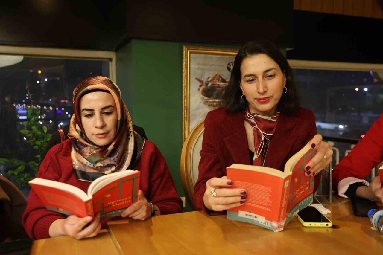 ELAZIĞ’DA FARKLI MESLEK GRUPLARINDAN BİR ARAYA GELEN KADINLAR, ALTIN GÜNÜ YERİNE HER AY SEÇTİKLERİ...