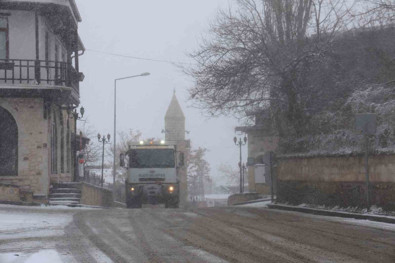 ELAZIĞ’DA KAR YAĞIŞI, 4 BİN YILLIK TARİHİ HARPUT MAHALLESİ’NDE ETKİSİNİ SÜRDÜRÜYOR. KAR, TARİHİ...